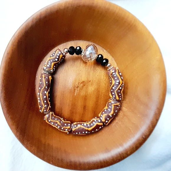 New handmade beaded bracelet made from hand designed beads - Picture 2 of 3